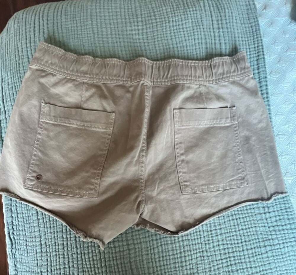 DL1961 Flynn Raw Hem Utility Shorts, Size 31 - Picture 4 of 4
